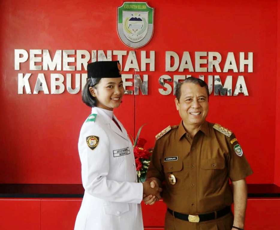 Harumkan Nama Seluma, Bupati Bundra Berikan Reward Pada Aisyah Rahmawati