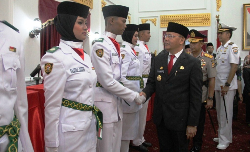 Kukuhkan Paskibraka Provinsi, Ini Pesan Gubernur Rohidin