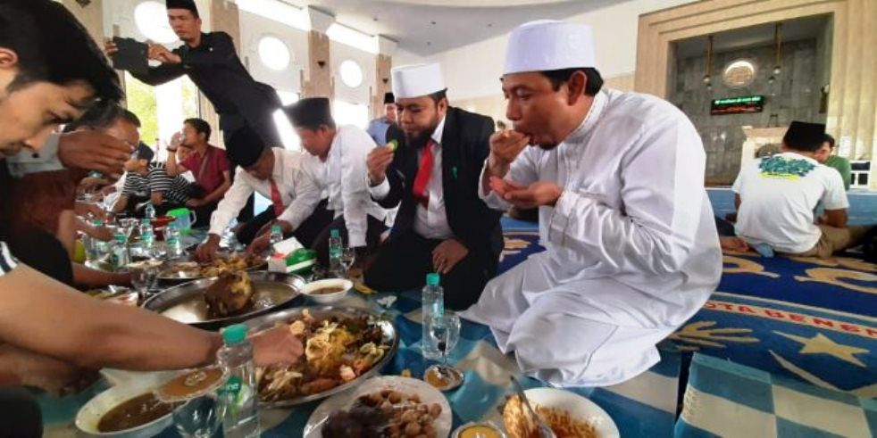 Walikota Helmi Kembali Ajak Warga Makan Akbar 1000 Nampan
