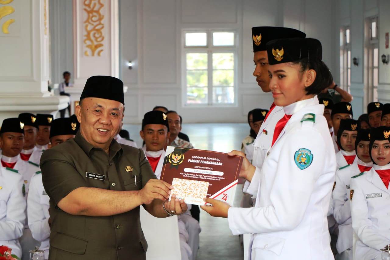 Resmi Dibubarkan, 54 Paskibra Raih Reward dari Gubernur Bengkulu