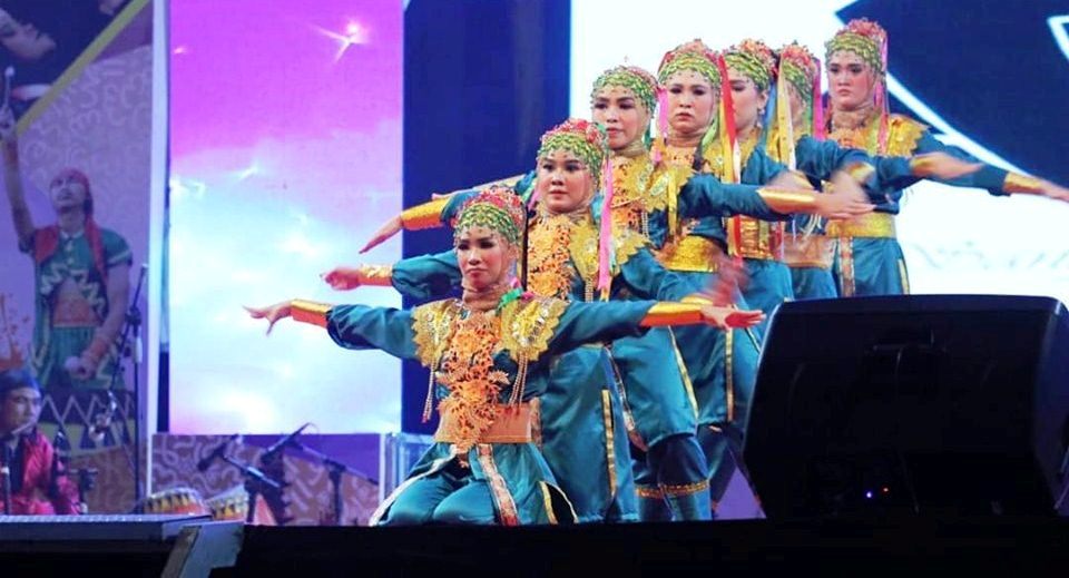 Final Tari Kreasi Tabut Bius Ribuan Penonton