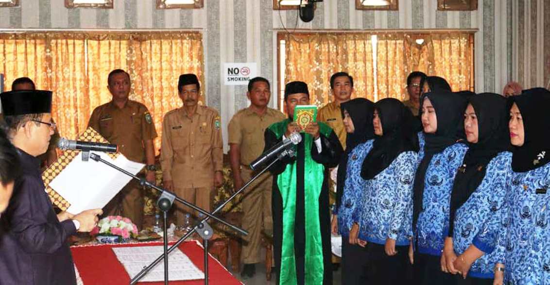 Lantik Pejabat Fungsional, Bupati Ingatkan Tentang Kewajiban PNS