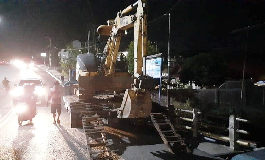 Bersihkan Saluran Drainase, Dinas PUPR Kota Turunkan Alat Berat