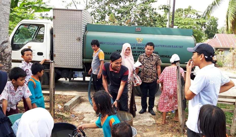 Kekurangan Air Bersih, BPBD Seluma Distribusikan Bantuan