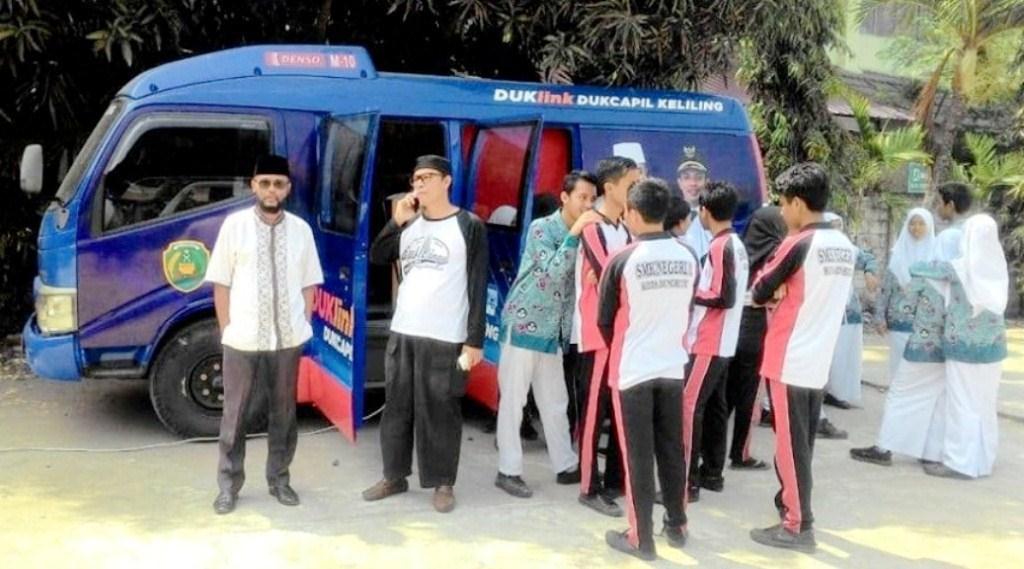 Mulai Beroperasi, Mobil Dukling Lakukan Perekaman KTP-el ke Sekolah
