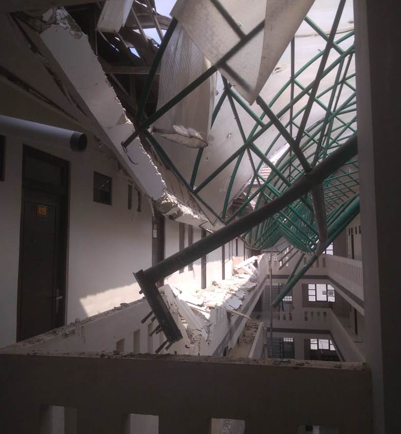 Asrama Mahasiswa UMB Runtuh, Penghuni Dievakuasi