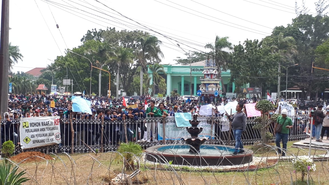 Demo Ribuan Mahasiswa Lintas Kampus di Bengkulu Ricuh