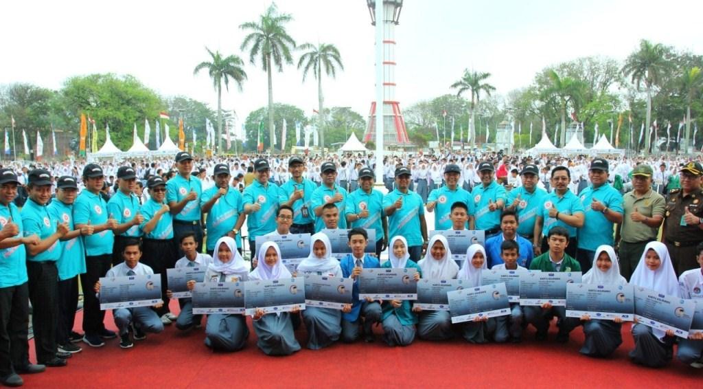 Ciptakan Inklusi Keuangan, Pemprov dan OJK Bagikan 10 Ribu Polis Asuransi