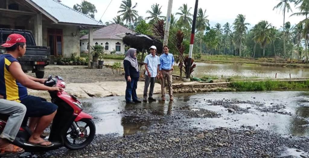 Cepat Tanggap, Kadis PUPR Provinsi Tinjau Jalan Rusak Desa Sukabumi