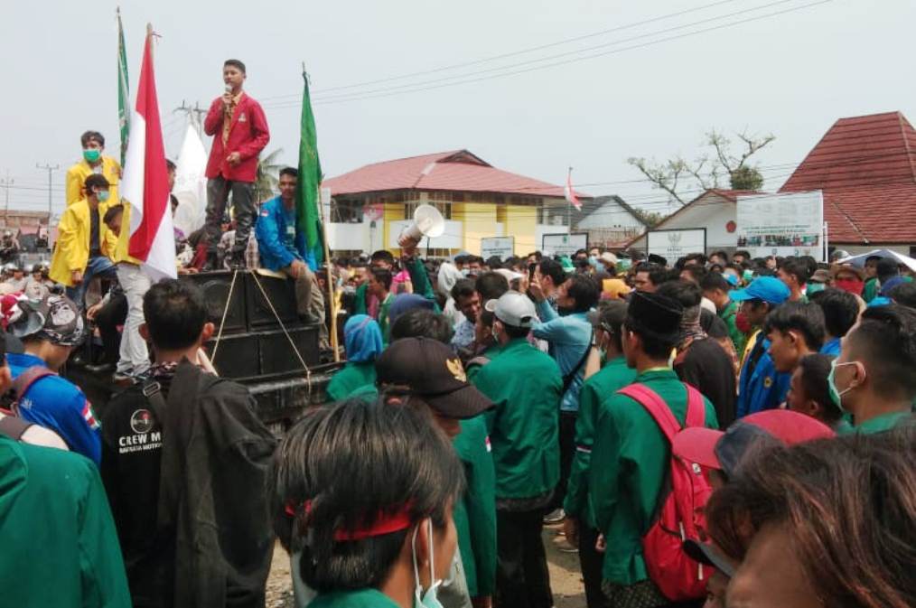 Ribuan Mahasiswa Kembali Geruduk DPRD Bengkulu