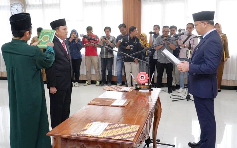 Gubernur Rohidin Resmi Lantik Hamka Sabri sebagai Pejabat Sekda