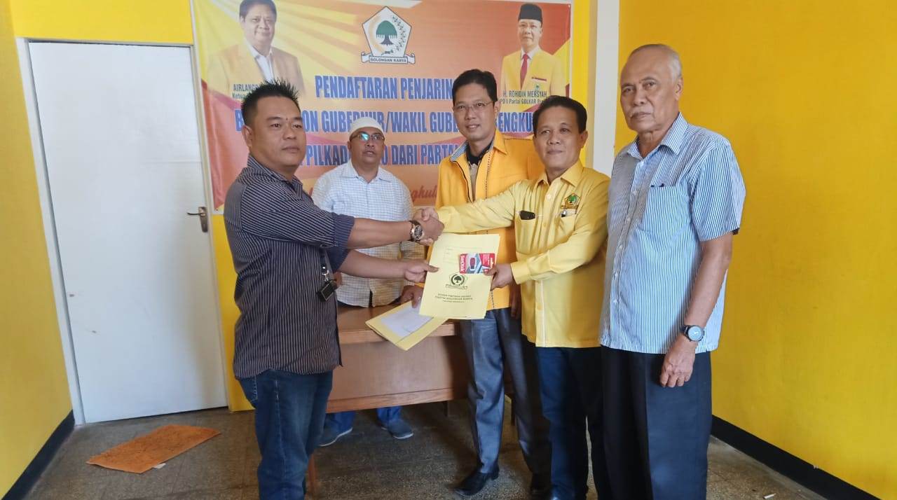 Agusrin Daftar ke Partai Pimpinan Rohidin, Lengkapi Berkas di PDIP