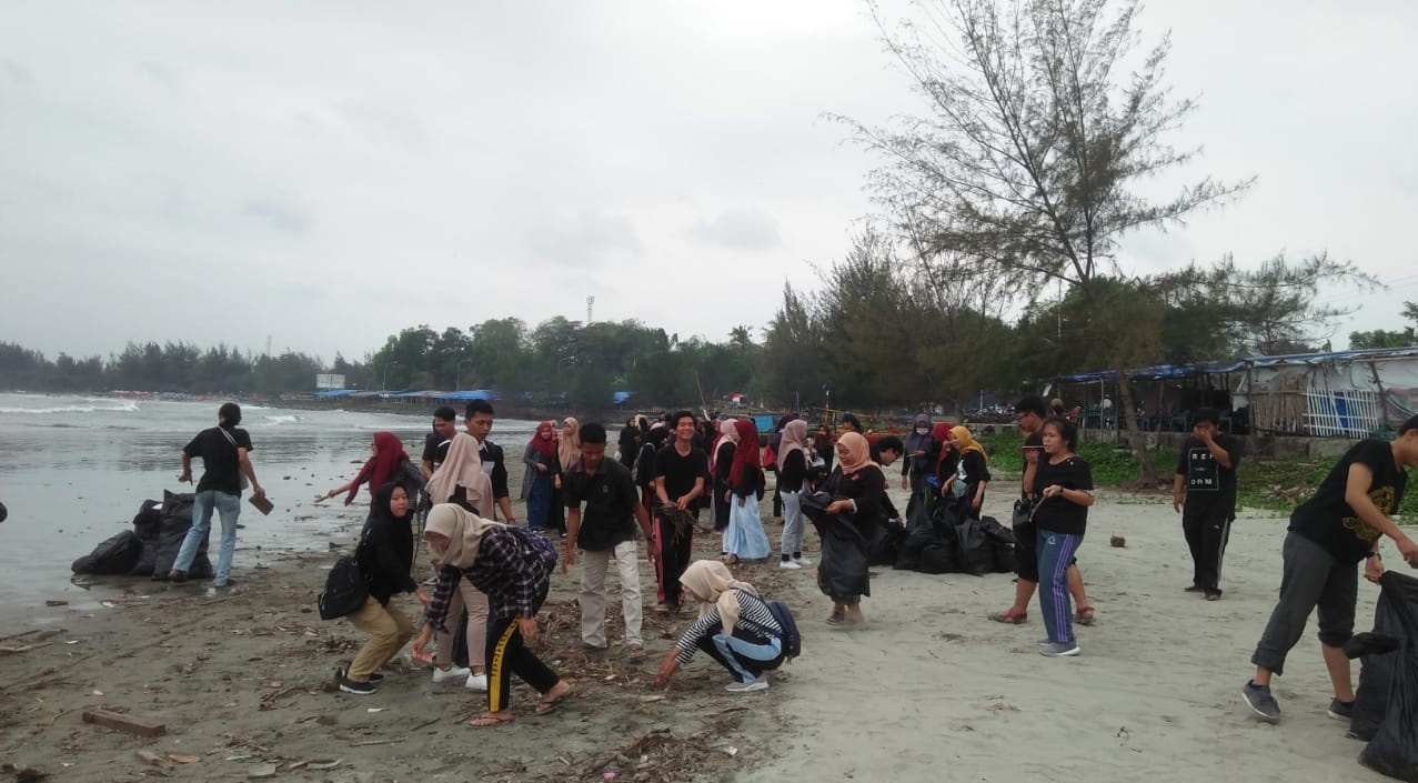 Peringati Sumpah Pemuda, HIMA KS Unib Adakan Aksi Bersih Sampah