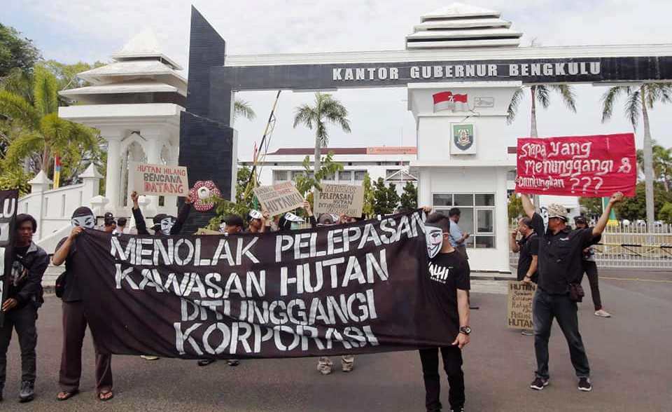 Aktivis Lingkungan Kembali Gelar Aksi, Tolak Pelepasan Hutan Bengkulu