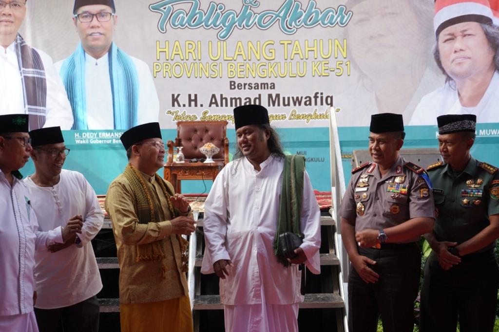 Tabligh Akbar HUT Provinsi Bengkulu, Gus Muwafiq Minta Tiru Sikap Kesatria Jokowi dan Prabowo