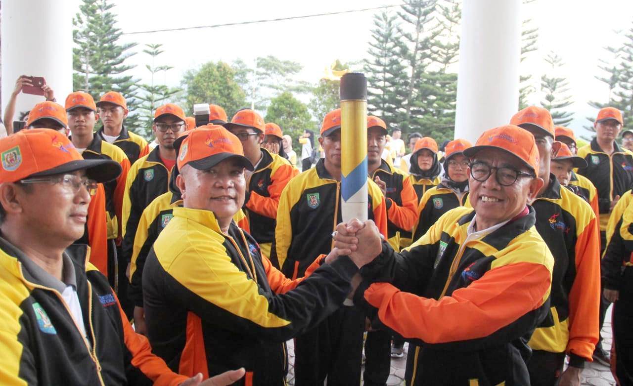 Bupati Kepahiang Sambut Api Abadi Porwil Sumatera X