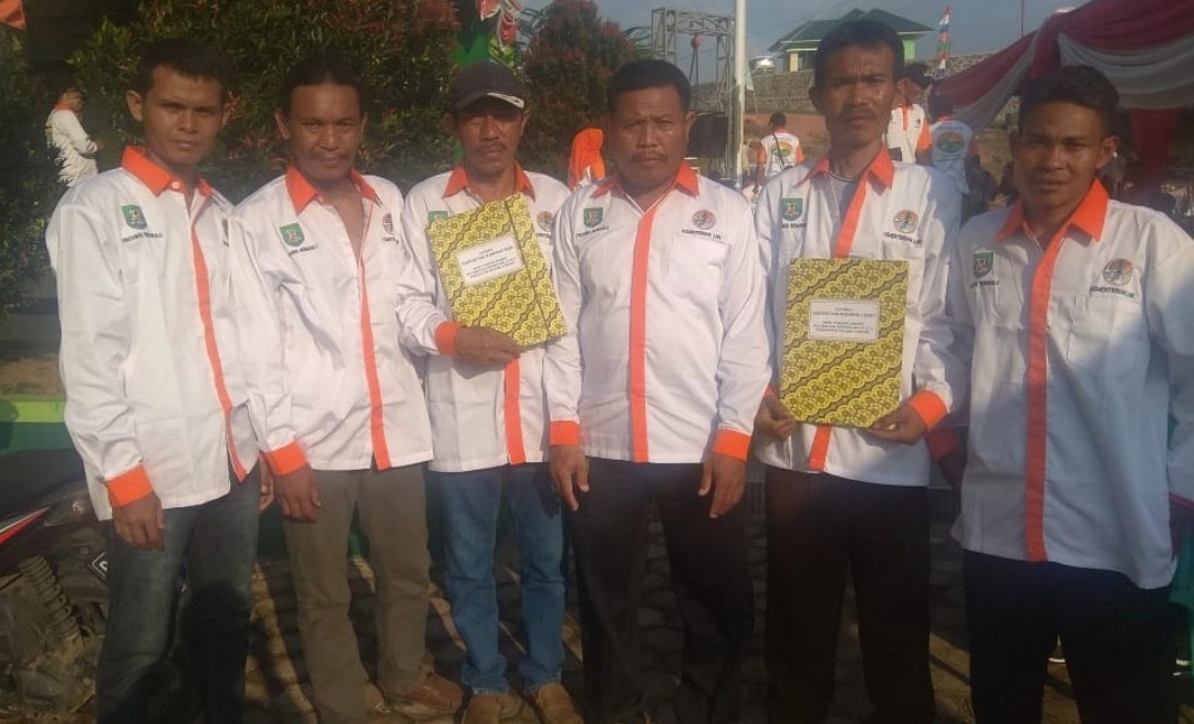 Gubernur Bengkulu Serahkan SK IUPHKm Kepada Masyarakat