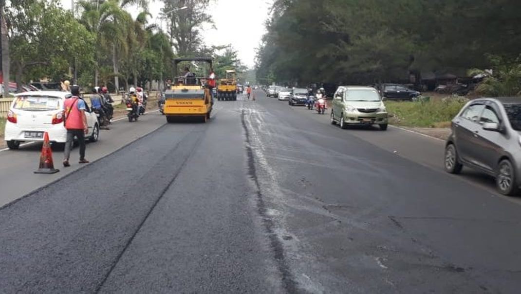 Lanjutkan Proyek, DPUPR Prov Bengkulu Tingkatkan Jalan Kawasan Pantai Panjang
