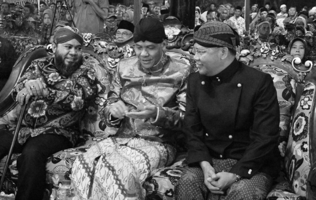 Blangkon, Rohidin dan Helmi