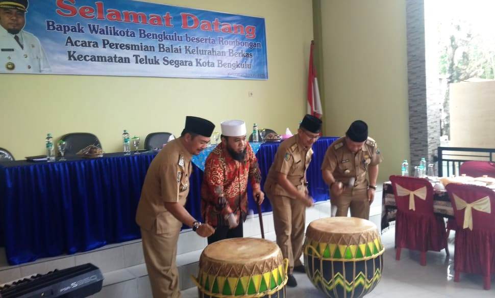 Wali Kota Helmi Resmikan Posyandu Kelurahan Berkas