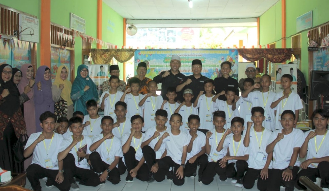 Lepas Rekreasi Anak Yatim Al -Fida, Gubernur Rohidin Disambut Antusias Rombongan