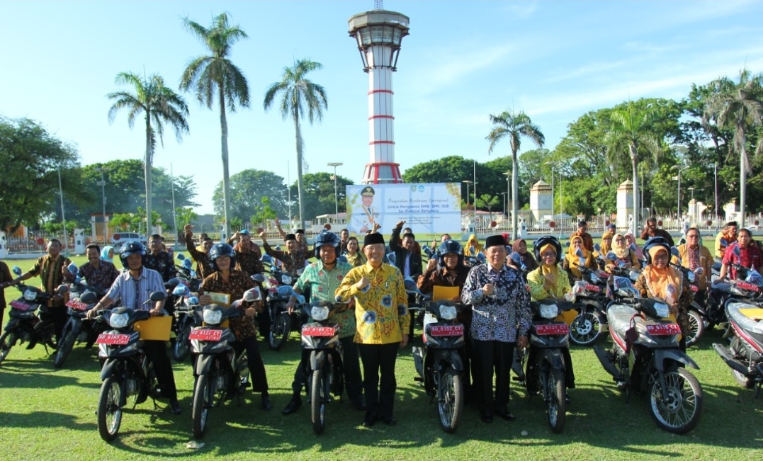 Pengawas SMA, SMK dan SLB se-Provinsi Bengkulu Terima Kendaraan Dinas