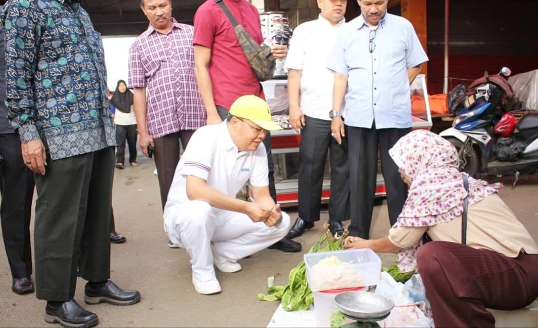 Blusukan ke Pasar Tradisional, Gubernur Rohidin Dengar Keluh Kesah Pedagang