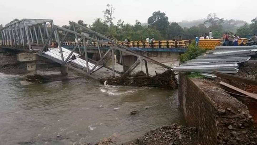Hujan Deras, Jembatan Air Nipis Ambruk