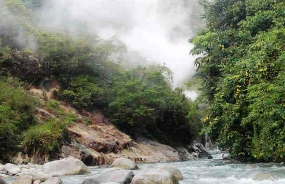 Pesona Objek Wisata Air “Belerang” Putih Lebong dan Terapi Kesehatan