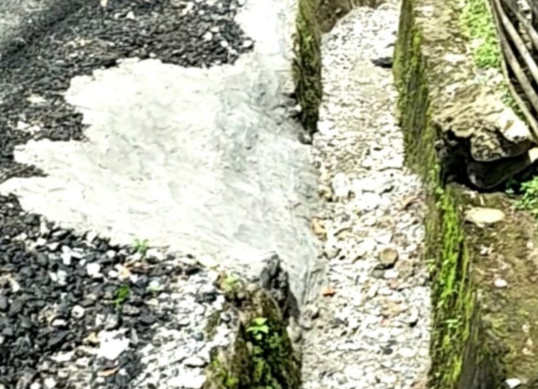 Baru Sebulan, Proyek Jalan Sudah Rusak