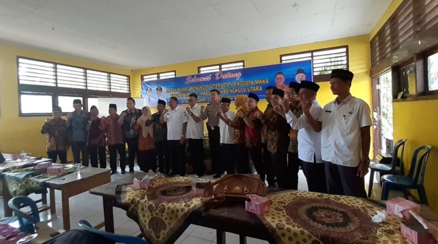 Bupati Mian Lantik Dewan Pendidikan Bengkulu Utara