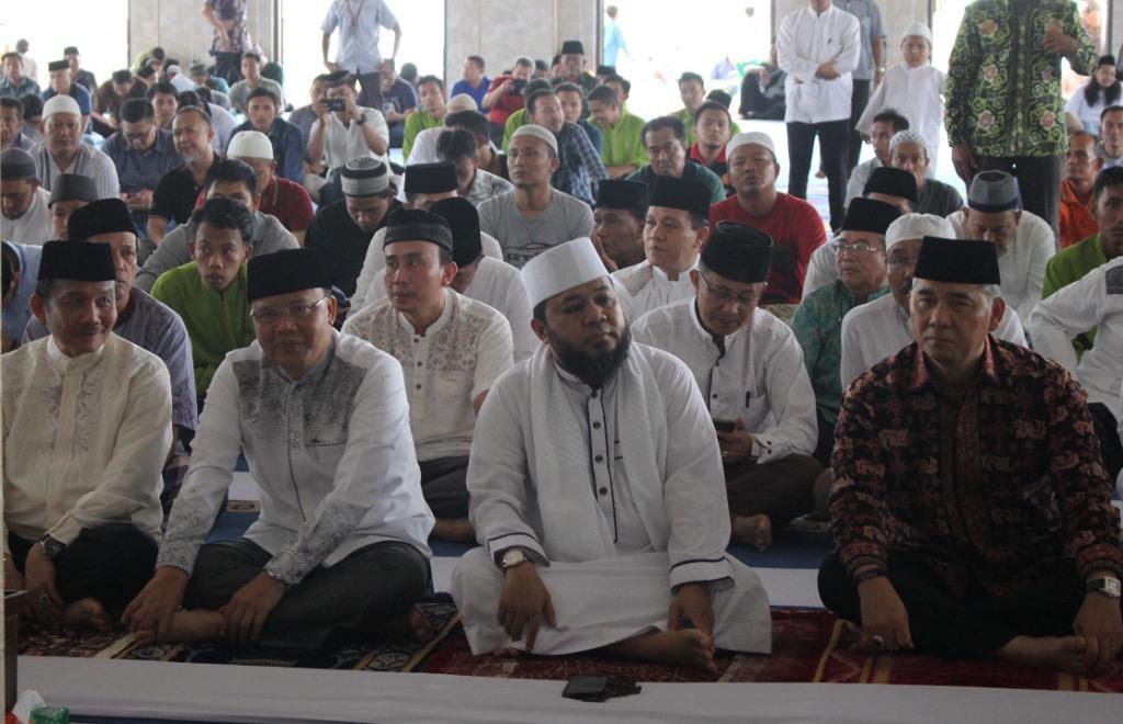 Gubernur Rohidin Khotbah Jumat di Masjid At-Taqwa