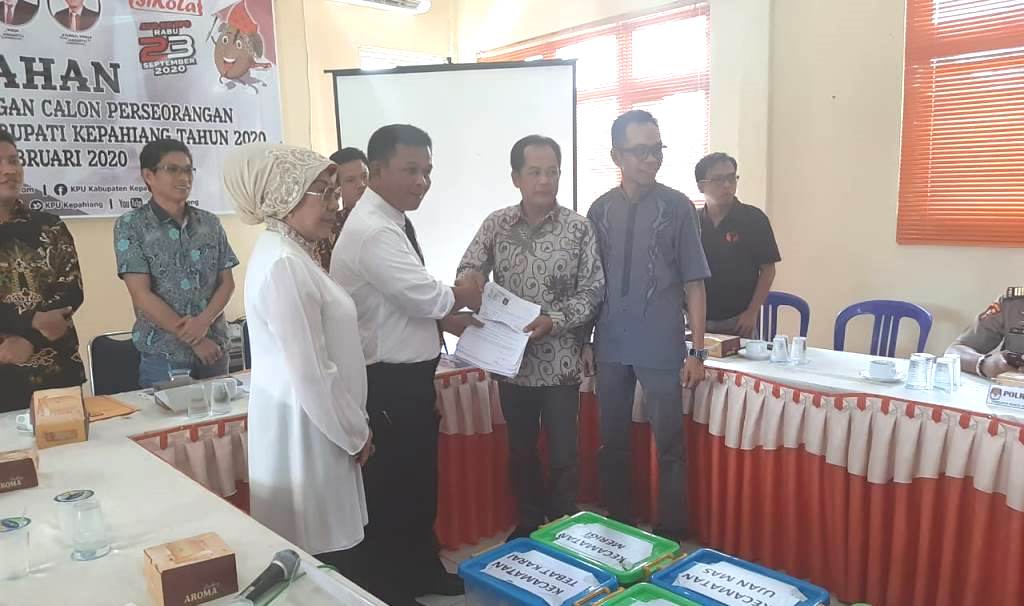 Maju via Perseorangan, Edi-Ice Serahkan Syarat Dukungan ke KPU