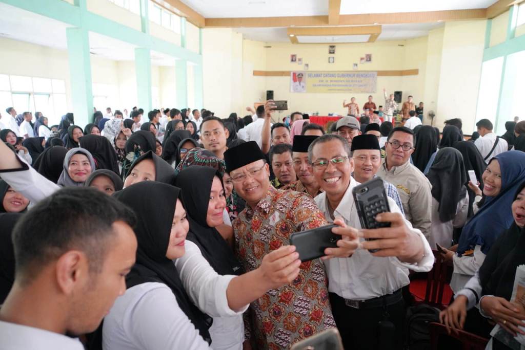 Sumringah, 677 GTT dan PTT Bengkulu Utara Terima SK Gubernur