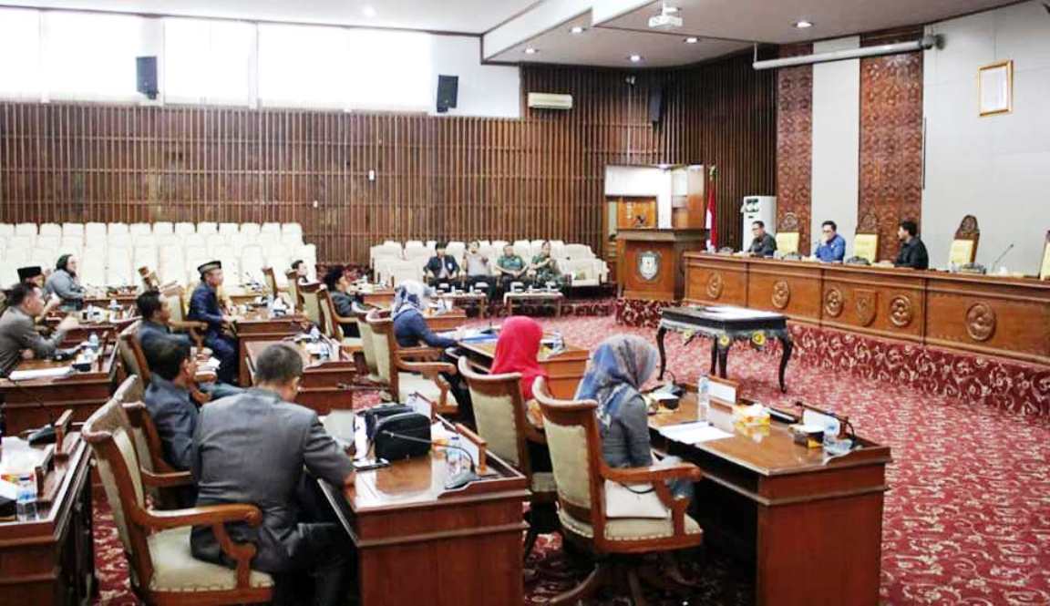 Paripurna DPRD Provinsi Bengkulu ke-XI, Delapan Fraksi Setujui Tiga Raperda Usulan Gubernur Jadi Perda
