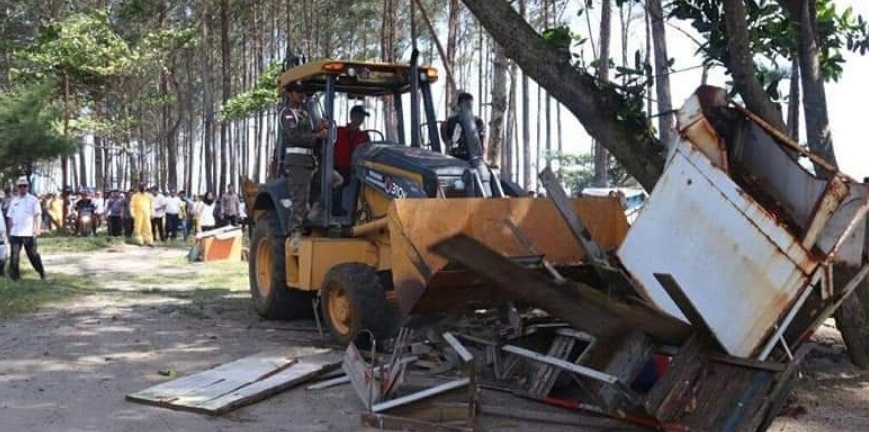 Tertipkan PKL, Pemkot Komitmen Tata Kawasan Pantai Panjang