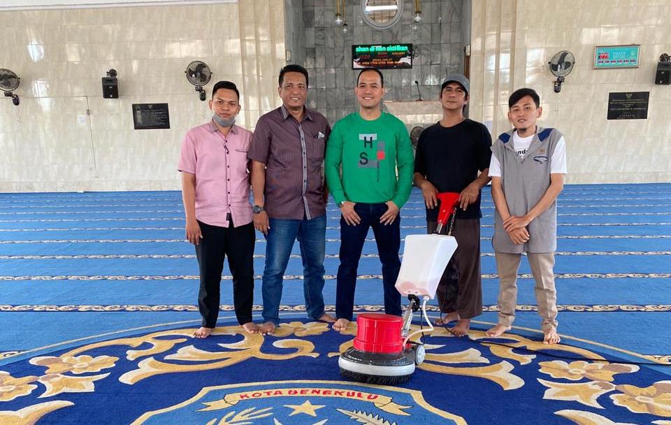 Cegah Wabah Corona, Pemuda Muhammadiyah Kota Bengkulu Bersih-Bersih Masjid
