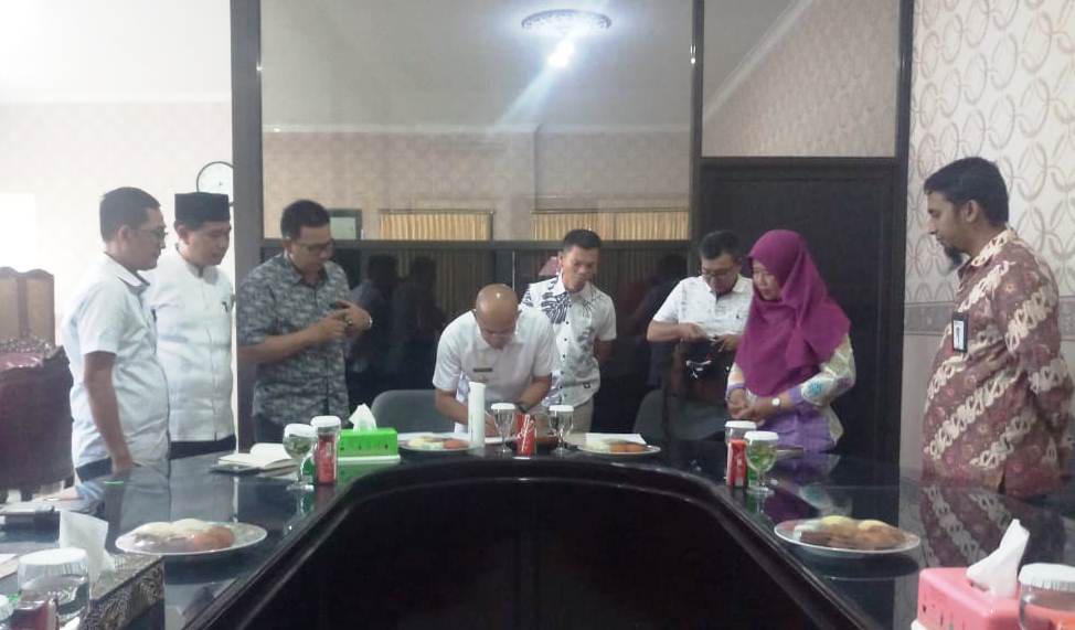 Bupati Gusnan Teken Perjanjian Kerjasama dengan PT PLN Bengkulu