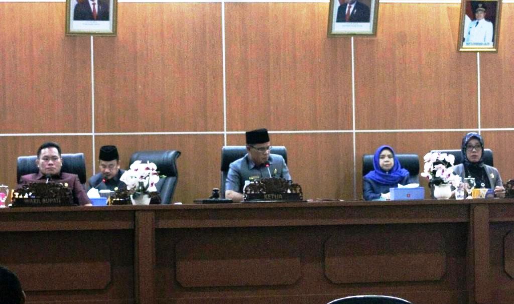 DPRD Benteng Gelar Paripurna Pandangan Umum Fraksi Terhadap Raperda PDAM Tirta Raflesia dan Perubahan Perda Perangkat Desa