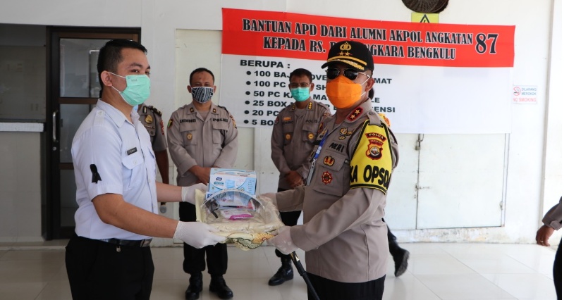 Kapolda Bengkulu Salurkan Bantuan APD Akpol 87 Ke RS Bhayangkara