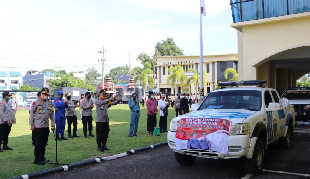 Polda Bengkulu Kembali Bagikan Sembako untuk Warga Terdampak Covid-19