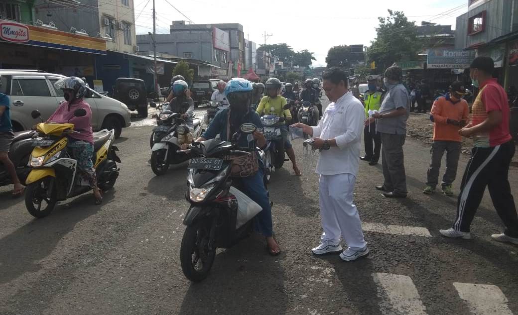 HIPMI Bengkulu Utara Bagi Masker Gratis