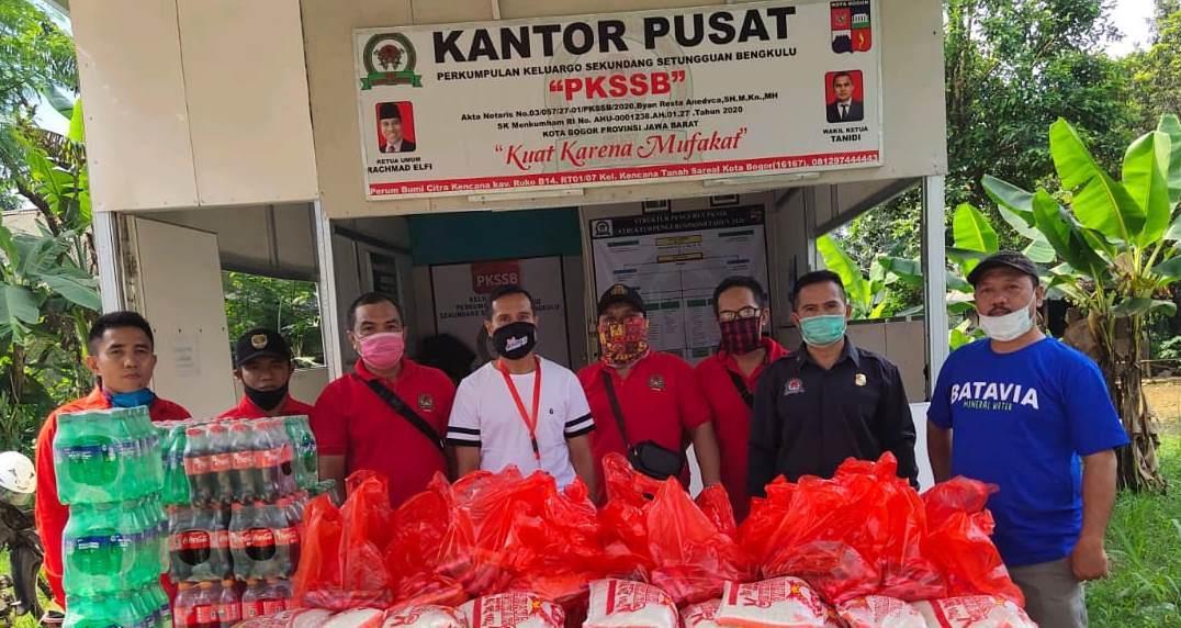 Keluarga Sekundang Setungguan di Bogor Berbagi dengan Anak Yatim