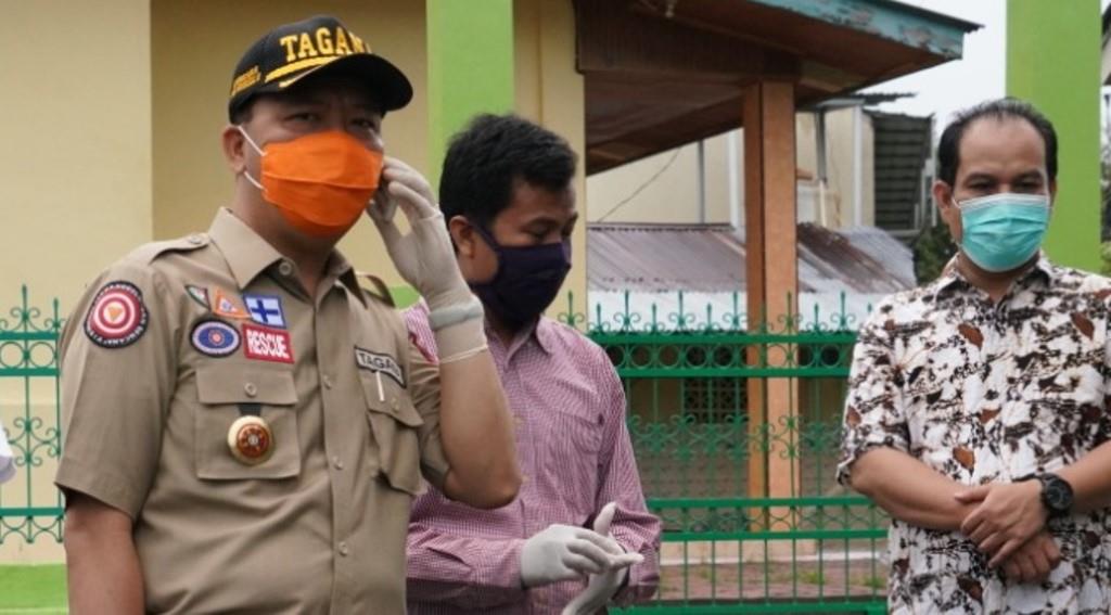 Teleponan dengan Gubernur Berjarak Pagar, Warga Positif Corona Minta Doa