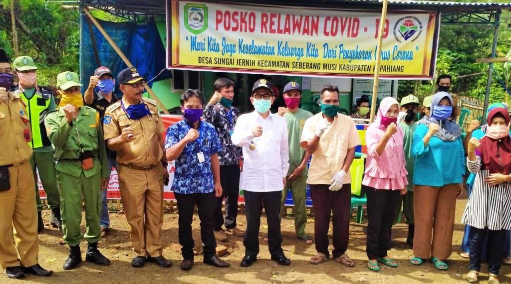 Bupati Hidayat Tinjau Posko Covid-19 Desa Sungai Jernih
