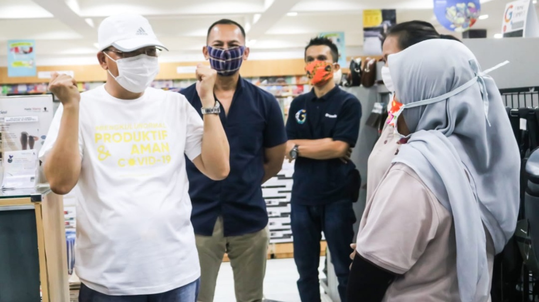 Pantau Pusat Perbelanjaan, Gubernur Rohidin Ajak Pedagang Disiplin Pakai Masker