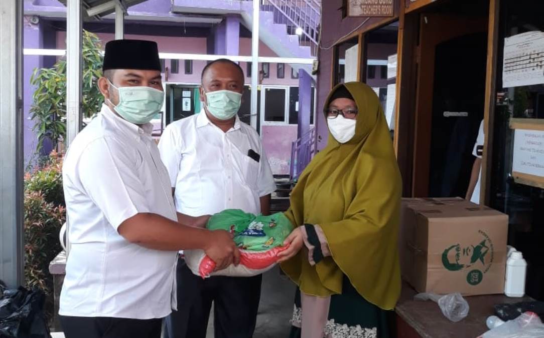 Bakti Sosial, GP Ansor Provinsi Bengkulu Berbagi Sembako untuk Guru Ngaji