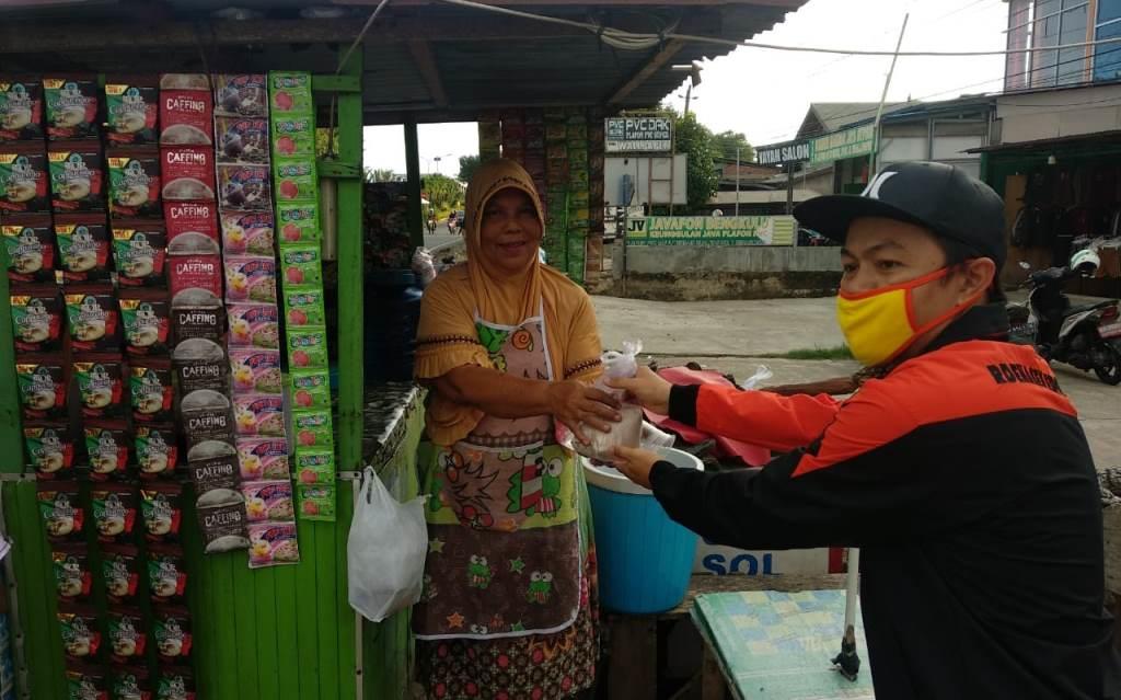 Peduli Covid-19, PB Esport Bengkulu Berbagi Paket Makanan