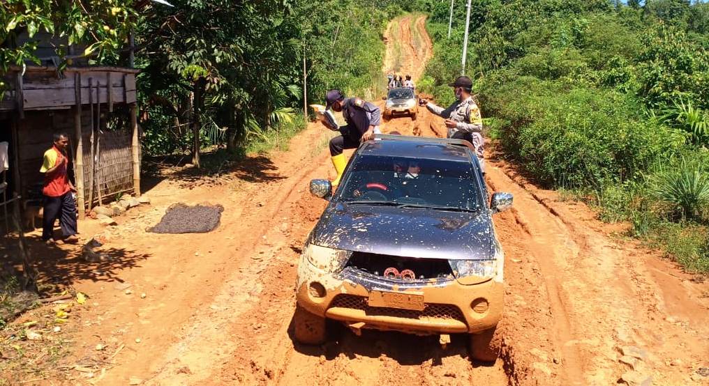 Wujud Kepedulian, Polsek Kaur Selatan Jangkau Pedalaman Gelar Bhakti Sosial