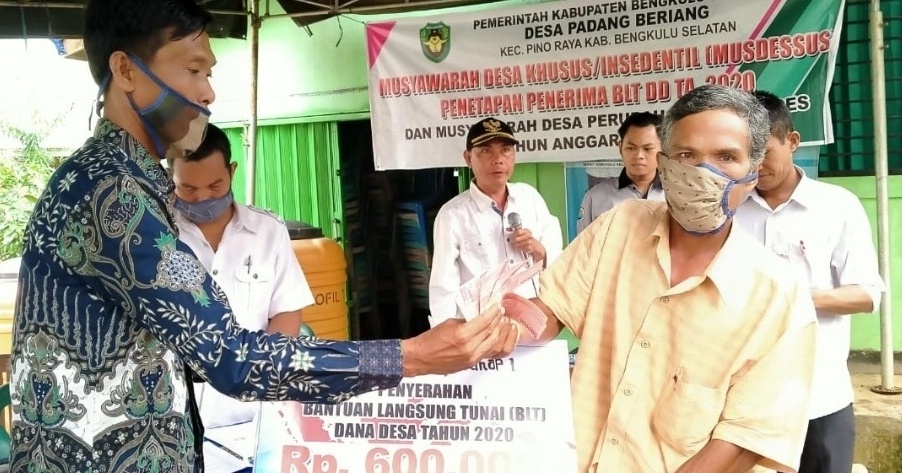 Pemdes Padang Beriang Salurkan BLT- DD Tahap Pertama